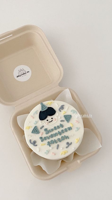 Hbd Bento Cake, Desain Korean Cake, Kue Korean Cake, Bento Cake Design For Boy, Birthday Cake Korean For Men, Cake Cowo, Bento Cake Boy, Cake Birthday Aesthetic Boy, Happy Birthday Bento Cake