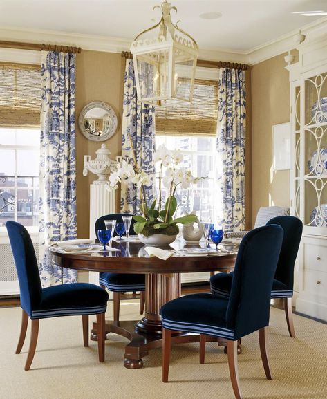 Antique Dining Room Sets, Blue And White Dining Room, Navy Dining Chairs, Dining Room Navy, Boston Interior Design, Blue And White Living Room, Navy Walls, Dining Room Blue, Christmas Dining Room