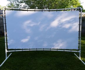 For a great summer night out, don't try to find a drive in movie.... Make your own!! Backyard Movie Screen, Diy Outdoor Movie Screen, Outdoor Projector Screen, Backyard Movie Theaters, Backyard Movie Party, Movie Night Decorations, Outdoor Movie Theater, Outdoor Movie Screen, Backyard Movie Nights