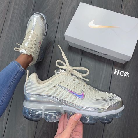 https://www.instagram.com/p/B8qi8U9hrt7/?igshid=s5yx4rc3y0gm Nike Vapor Max Air, Vapormax 360, Nike Vapor Max, Jaguar Xk, Cute Nike Shoes, Air Max Women, Nike Vapor, Cute Nikes, New Sneakers