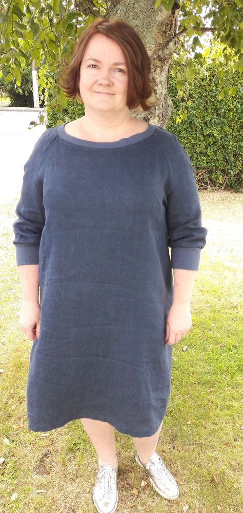 I actually love this dress. A Fielder pattern from UK firm Merchant & Mills, its super comfy , quick to sew, I think looks fab and the pattern also contains a sweat-shirt style sweater version,… Sweater Dress Pattern, Dressmaking Patterns, Merchant Mills, Merchant And Mills, Dress Making Patterns, Stylish Clothes, Lovely Clothes, Style Sweater, Sewing Inspiration