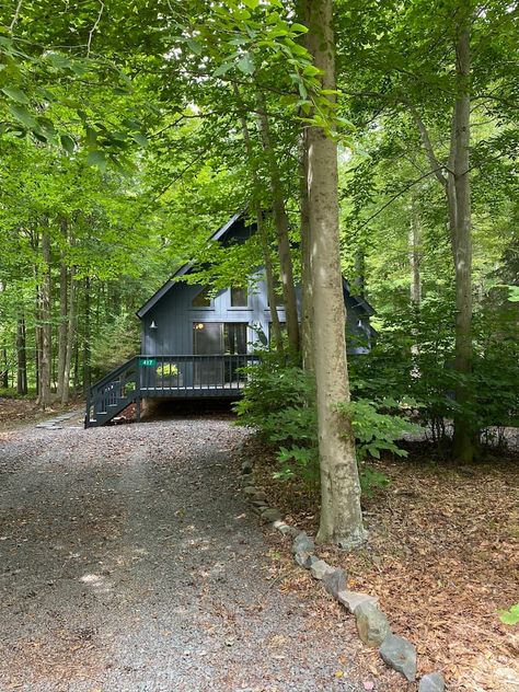 Cinderloch Chalet -Modern Living in the Poconos ! - Chalets for Rent in Coolbaugh Township, Pennsylvania, United States Poconos Cabin, Chalet Modern, Poconos Pennsylvania, Lakeside Beach, Modern Chalet, The Poconos, Front Deck, Canoe And Kayak, Future House