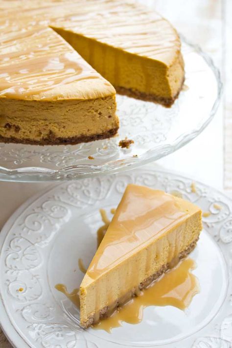 Low Carb Pumpkin Cheesecake – Sugar Free Londoner Cheesecake Factory Pumpkin Cheesecake, Low Carb Pumpkin Cheesecake, Pumpkin Cheesecakes, Keto Treats, Coconut Dessert, No Bake Pumpkin Cheesecake, Pumpkin Cheesecake Recipes, Sugar Free Recipes Desserts, Keto Pumpkin