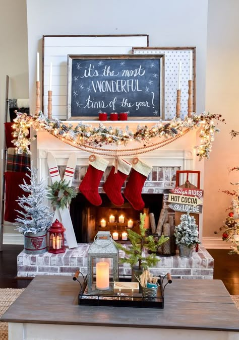 Bottom Of Fireplace Christmas Decor, Christmas Decor With Fireplace, Christmas Decor For Chimney, Fireplace Hearth Christmas Ideas, Christmas Tree And Mantle Decor, Christmas Harth Decorations, Decorated Fireplace For Christmas, Christmas Farmhouse Fireplace, Cute Christmas Home Decor