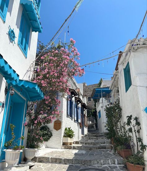 Blue and white buildings small Greek street mamma Mia Mama Mia Movie Aesthetic, Mamma Mia Vibes Aesthetic, Mamma Mia Movie Aesthetic, Sophie Mamma Mia Aesthetic, Momma Mia Aesthetic, Mama Mia Aesthetic Greece, Greece Mamma Mia Aesthetic, Mama Mia House, Mamma Mia Summer Aesthetic