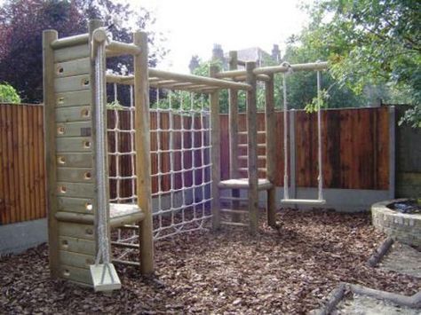 Climbing frame with swings Patio Chico, Kids Yard, Climbing Frames, Play Area Backyard, Backyard Swings, Diy Playground, Kids Outdoor Play, Outdoor Play Area, Natural Playground