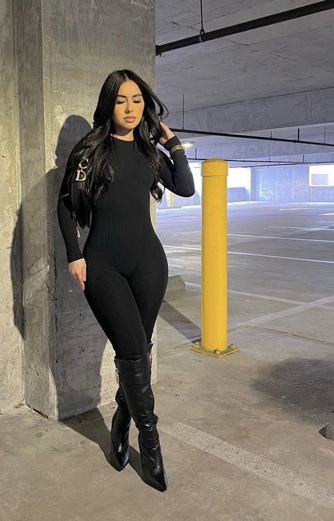 Baddie Outfits Going Out, Black Jumpsuit Outfit Baddie, Black Women Fall Outfits, Jumpsuit Outfit Black Women, Black Winter Outfits, Rocker Outfits, Long Black Jumpsuit, Black Jumpsuit Outfit, Winter Maternity Outfits