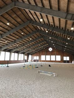 Indoor Arena Horse, Luxury Horse Barns, Indoor Riding Arena, Horse Riding Arena, Dream Barn Stables, Equestrian Barns, Horse Farm Ideas, Equestrian Building, Riding Arena