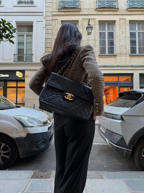 25 Aesthetic, Chanel Street Style, Gergana Ivanova, Chanel Bag Outfit, A Day In Paris, Day In Paris, Bag Pants, Chanel Jumbo, Streets Of Paris