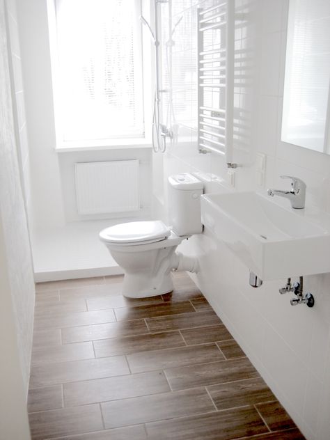 Only 1.2m wide, but perfectly functional bathroom. Rustic plaster on one wall saves space & adds texture! All-white walls for airy feel! Modern Small Ensuite, Long Narrow Shower Room Ideas, Long Narrow Shower Room, Small Long Bathroom Design, Small Narrow Ensuite, Narrow Bathroom Decor Ideas, Narrow Bathroom Decor, European Bathroom Ideas, Small Cloakrooms