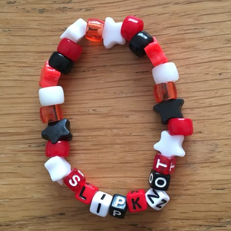 Slipknot Kandi, Slipknot Bracelet, Kandi Inspo, Diy Kandi Bracelets, Pony Bead Bracelets, Diy Kandi, Kandi Ideas, Kandi Cuff, Bracelets Ideas