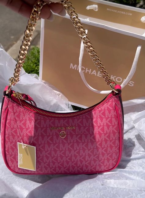 Brand Purses, Michael Kors Designer, My Style Bags, Luxury Bags Collection, Bag Michael Kors, Handbag Essentials, Girly Bags, Pink Girly Things, Luxury Purses