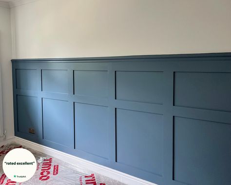 Panelled Walls Blue, Small Kitchen Accent Wall Ideas, Dado Rail Bedroom Ideas, Half Height Panelling Bedroom, Blue Panelling Living Room, Dado Rail Bedroom, Blue Panelling, Panelling Ideas, Den Room