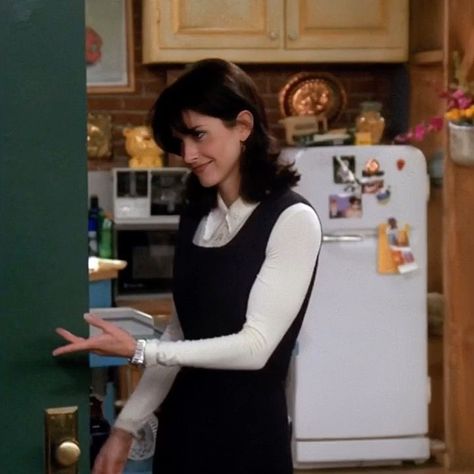 Rachel Aesthetic, Monica Outfits, 90 Aesthetic, 90's Outfit, 90’s Outfits, Iconic Outfits, Courtney Cox, 90s Inspired Outfits, Monica Geller