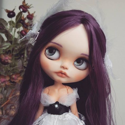 https://www.facebook.com/twinberriesdollfair/photos/pcb.1221989937853728/1221989861187069/?type=3 Aubergine Colour, Plum Hair, Time 100, Blythe Clothes, Smart Doll, Custom Blythe, Cute Teddy Bears, Doll Parts, Pretty Dolls