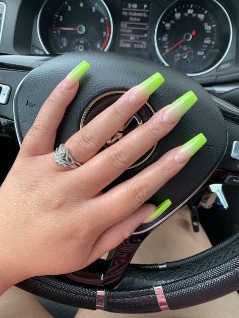 Neon Green Ombre Nails, Highlighter Green Nails, Green Ombré Nails, Green Ombre Nails, Lime Green Nails, Neon Green Nails, Brown Acrylic Nails, St Patricks Day Nails, Cheetah Nails