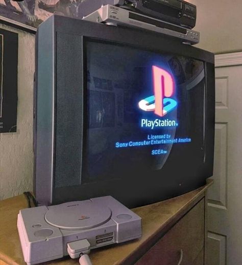 Playstation 1 Aesthetic, Retro Game Aesthetic, Old Playstation, Ps2 Aesthetic, Playstation Aesthetic, 2006 Aesthetic, Ps1 Aesthetic, Video Game Nostalgia, Old Game Consoles