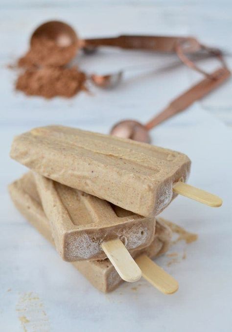 Fudgesicle Recipe, Vegan Popsicles, Smoothie Pops, Banana Popsicles, Fudge Pops, Chocolate Popsicles, Chocolate Almond Milk, Kid Friendly Dessert, Vegan Ice Cream Recipe