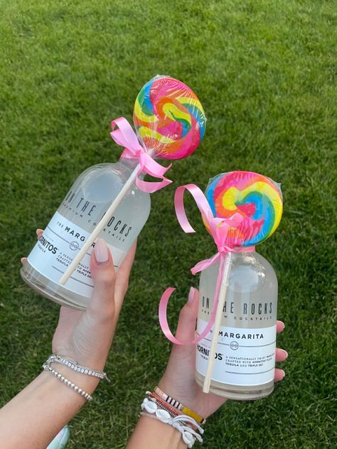 margarita in a pretty glass bottle with a lollipop tied with shiny pink ribbon, cute teenage/adult girls party loot bag, summer vibes, yummy, delicious, candy, drinks, alcohol Adult Candy Bags, Rainbow Lollipop, Lollipop Girl, Rainbow Lollipops, Tequila Margarita, Candy Drinks, Color Party, Drinks Alcohol, Loot Bags