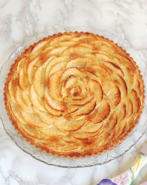 French Apple Almond Tart, Apple Frangipane Tart, Simple Apple Tart, French Apple Tart Recipe, Apple Frangipane, French Desserts Easy, Healthy Apple Desserts, Almond Frangipane, Almond Filling