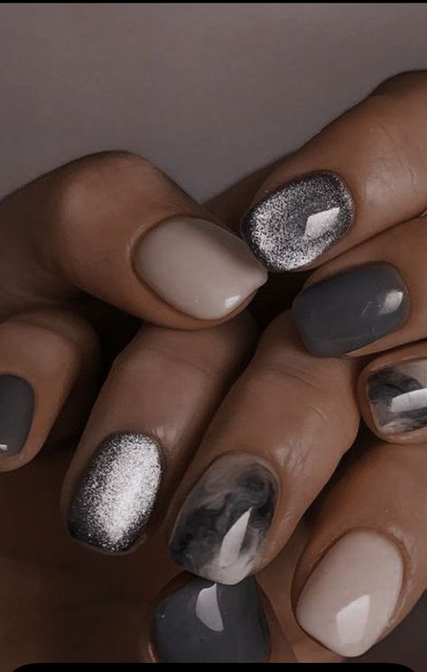 January Short Nail Ideas, Dark Gray Nail Ideas, Fall Nails Grey, Neutral Nails Black, Nails Trending Now 2024, Nails Polish Ideas, Grey Manicure, Geode Nail Art, November Nails Designs