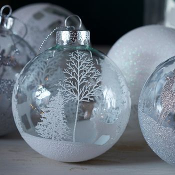 Clear Christmas Ornaments, Jul Diy, Glass Christmas Baubles, White Reindeer, White Forest, Gisela Graham, Christmas Tree Painting, Painted Christmas Ornaments, Home Decoration Ideas