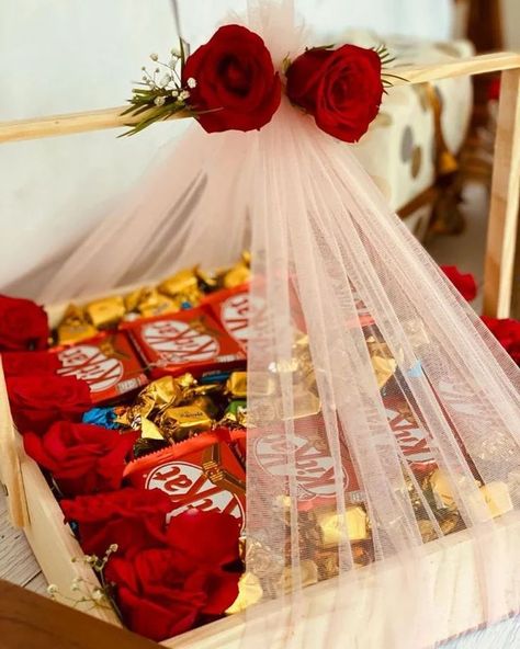 Engagement hampers💝 Dm for orders🤍 @crafting_with_zana #engagement#hampers#chocolates#decors#bride#groom#wedding#happiness#gifts#love#happyday#diy#crafts#loveislove#mostprecious#day#share#enjoy#follow#trending Engagement Baskets For Bride, Groom Engagement Packing, Engagement Hampers For Bride, Indian Wedding Gifts For Bride And Groom, Wedding Hampers For Groom, Indian Wedding Gift Hampers, Wedding Hampers For Bride, Wedding Hamper Ideas, Engagement Hamper Ideas