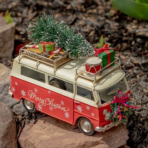 Vintage Style Christmas, Holiday Aesthetic, Spice Tins, Christmas Idea, With Christmas Tree, Christmas Car, Winter Scenery, Christmas Memory, Christmas Display