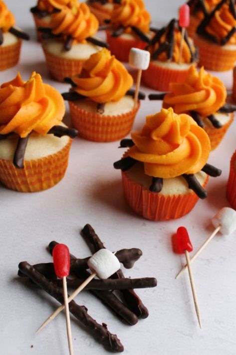 Lumberjack Cupcakes, Campfire Cupcakes, Mallow Cups, Chicken And Egg Noodles, Campfire Cake, Camping Theme Birthday, Best Chocolate Cupcakes, Pajamas Party, Top Craft