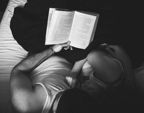 Photo A Well Traveled Woman, Image Couple, Foto Top, An Open Book, Photography Subjects, Open Book, Couples In Love, Romantic Love, Couple Aesthetic