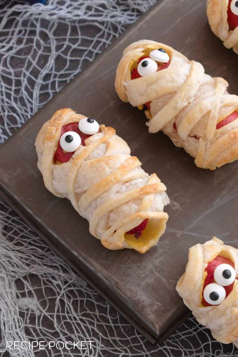 Mummy Hot Dogs Puff Pastry, Mummy Pigs In A Blanket, Halloween Finger Food Ideas, Halloween Finger Food, Puff Pastry Recipes Appetizers, Mummy Hot Dogs, Homemade Crescent Rolls, Halloween Finger, Finger Food Ideas