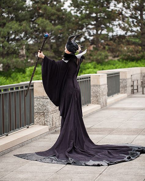 IMG_9634_edited Maleficent Cosplay, Best Cosplay Ever, Maleficent Costume, Epic Cosplay, Diy Kostüm, Easy Costumes, Disney Cosplay, Amazing Cosplay, Disney Costumes