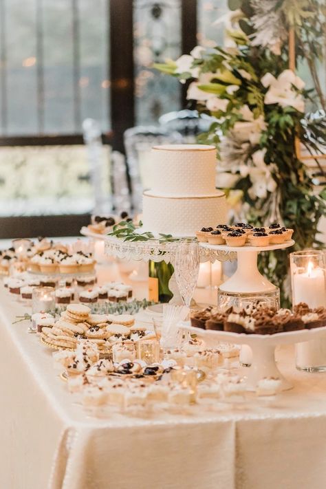 Photography: Simply Korsun #Wedding #Bride #Groom #Weddingcake #WinterWedding #Reception Wedding Table Decorations Elegant, Wedding Dessert Table Decor, Pastel Rectangular, Sweets Table Wedding, Wedding Food Display, Moodboard Wedding, Wedding Cake Dessert Table, Dessert Display Wedding, Dessert Bar Wedding