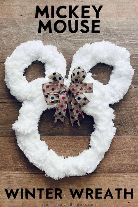 Easy Mickey Mouse Winter Wreath Loop Yarn Snowman Wreath, Mickey Mouse Christmas Wreath, Mickey Mouse Winter, Tulip Wreath Diy, Minnie Mouse Wreath, Mickey Mouse Wreath, Mickey Wreath, Disney Wreath, White Christmas Wreath