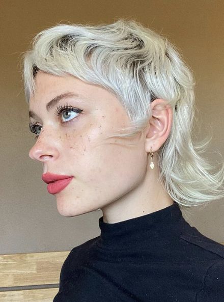 Platinum Pixie Mullet, Pixie Mullet Hairstyles, Female Mullet Modern Short, Blonde Pixie With Dark Roots, Platinum Mullet Women, Blonde Grown Out Pixie, Super Short Mullet Women, Bleach Pixie Haircut, Bleach Blonde Pixie Haircut