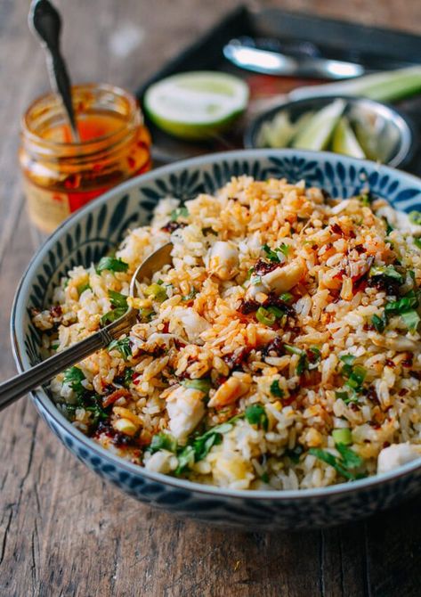 Crab Fried Rice ~ The Crab is Really the Star Here. So The Soy Sauce, Fish Sauce, Cilantro, Scallion and Lime Combo Adds the Perfect Flavor Crab Fried Rice Recipe, Crab Fried Rice, Crab Rice, Crab Fries, Woks Of Life, The Woks Of Life, Cooking White Rice, Thai Dishes, Woks