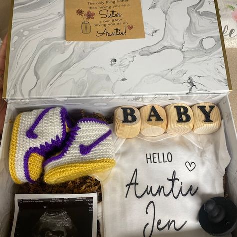 Hello Auntie GIFT BOX Baby Announcement Onesie® Bodysuit a Memorable Personalize Name Pregnancy Reveal Gift for a Sister New Auntie Aunt Tia - Etsy Pregnancy Announcement To Niece, Hello Auntie, Aunt Baby Announcement, Pregnancy Reveal Gifts, Baby Announcement Onesie, Announcement Onesie, Cute Pregnancy Announcement, Pregnancy Announcement Gifts, Box Baby