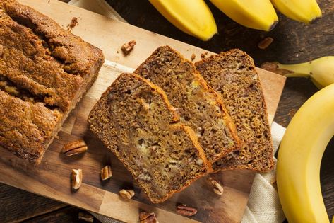 Banana and coconut loaf Microwave Banana Bread, Eggless Banana Bread Recipe, Hot Chicken Recipe, Easy Microwave Recipes, Bake Banana, Delicious Banana Bread, Batch Recipes, Picnic Recipes, Walnut Bread