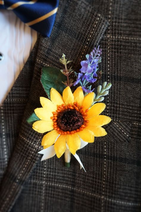 Sunflower Boutonniere. Hyacinth. Corsage. Groom. Groomsmen. Wedding corsage. by LArtDEva on Etsy Boutonniere Sunflower, Sunflower Corsage, Corsage Groom, Yellow Boutonniere, Sunflower Boutonniere, Rustic Boutonniere, Wedding Corsage, Red Bouquet Wedding, Groomsmen Wedding