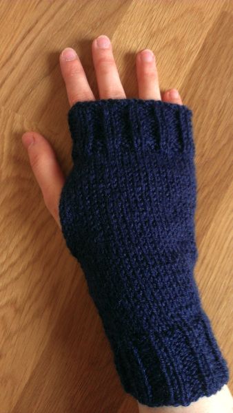 Fingerless Mitts Knitting Pattern Free, Free Fingerless Gloves Knitting Pattern, Fingerless Mitts Knit, Fingerless Mittens Pattern, Knitted Gloves Mittens, Knitting Gloves Pattern, Fingerless Gloves Knitted Pattern, Knitted Fingerless Gloves, Gloves Knitted