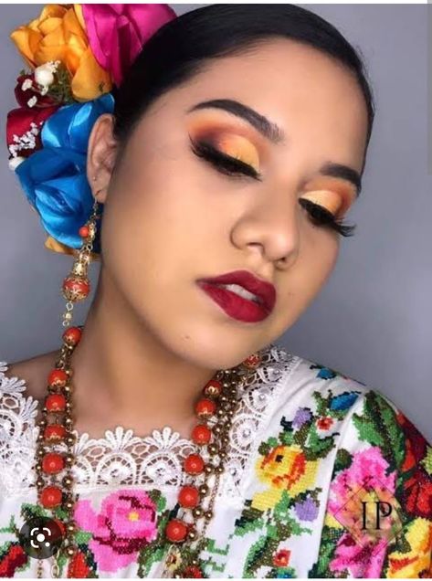 Ballet Folklorico Makeup, Mexican Makeup Look Traditional, Folklorico Makeup, Color Guard Makeup, Recital Makeup, Mexican Makeup, Outfit Mexicano, Quick Makeup Tutorial, Ballet Folklorico