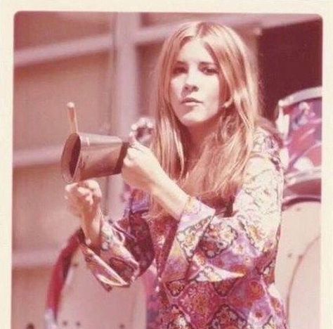 Stevie Nicks playing the cowbell with the band Fritz, originally called the Fritz Rabyne Memorial Band, in the late 1960s Rock On Gold Dust Woman, Welsh Witch, Stevie Nicks Lindsey Buckingham, Buckingham Nicks, Stevie Nicks Style, Stephanie Lynn, Lindsey Buckingham, Gold Dust Woman, Stevie Nicks Fleetwood Mac