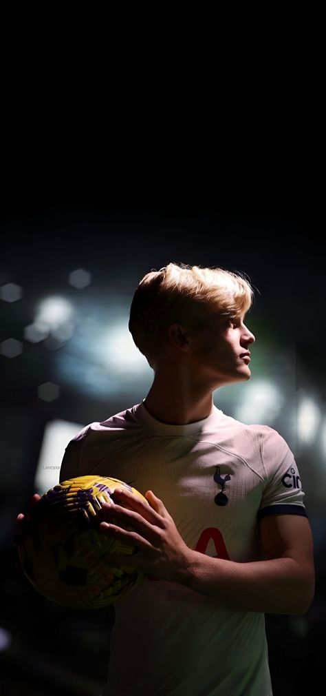 Soccer Crush, Archie Gray, Lucas Bergvall, Tottenham Hotspur Wallpaper, Young Football Players, Future Man, Husband Material, Dream Man, Jude Bellingham