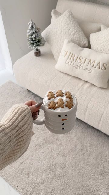 Naomi Victoria 🐻 on Instagram: "4 weeks until Christmas 🤍☃️🧸🧦❄️ Have you started buying gifts yet? 🏷️ #christmas #christmasvibes #festivevibes #nordic #nordicchristmas #scandihome #scandistyle #scandiinterior #scandichristmas #thatgirl #thatgirlaesthetic #aestheticchristmas #christmasaesthetic #hotchocolate #christmasdrinks #christmasdrink #christmasdecor #festivedecor #themostwonderfultimeoftheyear #pinterestaesthetic #pinterestinspired #aestheticreel #christmasreel #christmasreels" White Xmas Aesthetic, Soft Christmas, White Christmas Aesthetic Decor, White And Green Christmas Aesthetic, Christmas Flowers Aesthetic, Vanilla Winter Aesthetic, Christmas Aesthetic White, Clean Christmas Aesthetic, Christmas White Aesthetic