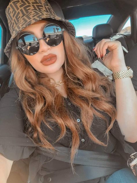 Fendi Bucket Hat Outfit, Burberry Bucket Hat Outfit Women, Fendi Bucket, Fendi Hat, Bucket Hat Outfit, Cap Outfit, Outfits With Hats, Diva Fashion, Cute Fits