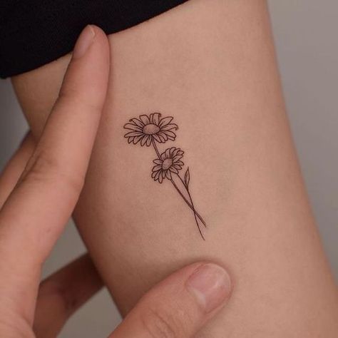 List of fascinating Daisy Tattoo. Daisy Tattoo Aesthetic, Two Daisies Tattoo, Daisy Tatoos Ideas, Two Daisy Tattoo, Mini Daisy Tattoo, Flower Daisy Tattoo, Daisy Hand Tattoo, Daisy Tattoo Behind Ear, Two Flowers Tattoo