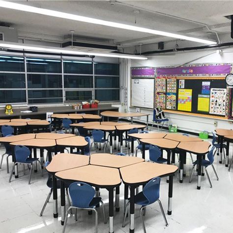 Trapezoid Desk Arrangement Classroom, Trapezoid Desk Arrangement, Luxury Classroom, Academia Furniture, Elementary School Design, School Furniture Classroom, Collaborative Furniture, Student Centered Classroom, Desk Arrangements