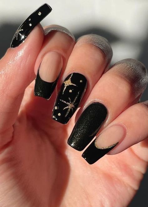 21 New Year's : Best Nail Designs This 2024 | New Year's Eve Outfit Nails Nye Nail Art, Nails 2025, Concert Nails, Classy Nail Art Ideas, Best Nail Designs, Birthday Nail Designs, New Years Nail Designs, New Years Eve Nails, S Nails