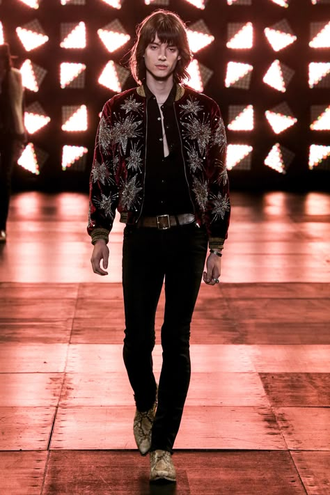 Saint Laurent Menswear, Look Hippie Chic, Rock Style Men, Urban Wear Women, Estilo Country, Hedi Slimane, Stage Costume, Urban Dresses, Saint Laurent Paris