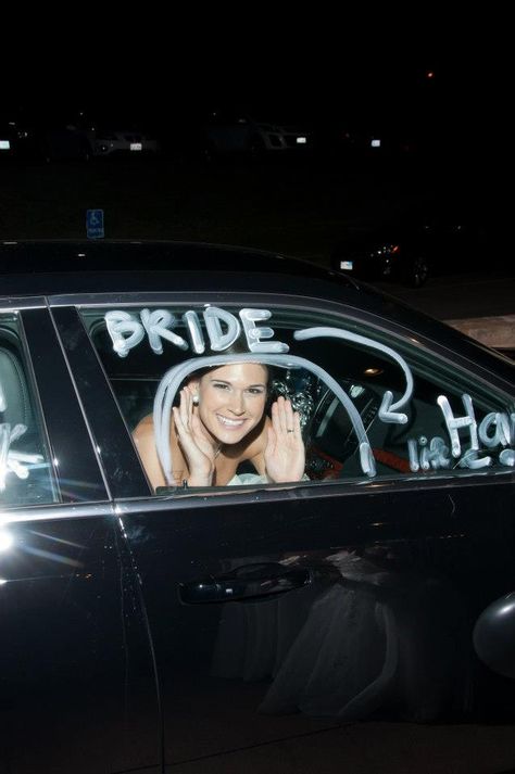 bridesmaids decorate the get away car during reception!! Bachelorette Car Decorations, Just Married Car, Car Deco, Bride Shower, Nashville Bachelorette, Getaway Car, Courthouse Wedding, Wedding Art, Car Girls